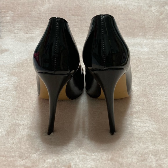 KMEIOO black and cheetah heels. - Picture 4 of 7